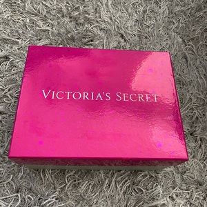 Victoria’s Secret sparkle and shine gift box
